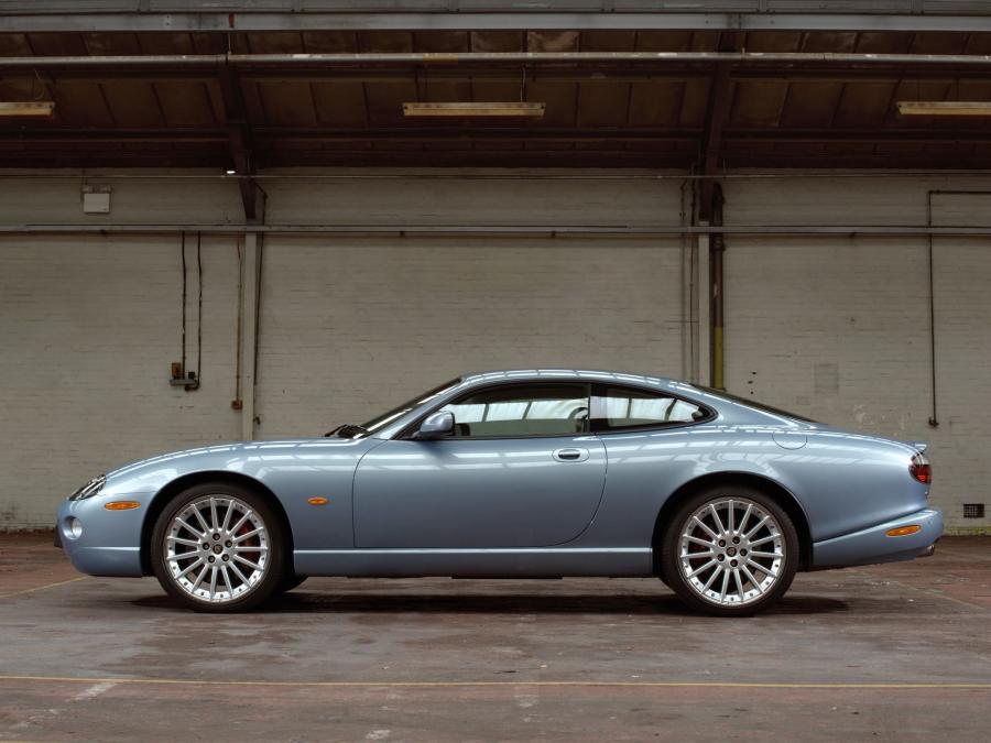 Jaguar XKR Coupe 2004 года  (фото 2 из 16)